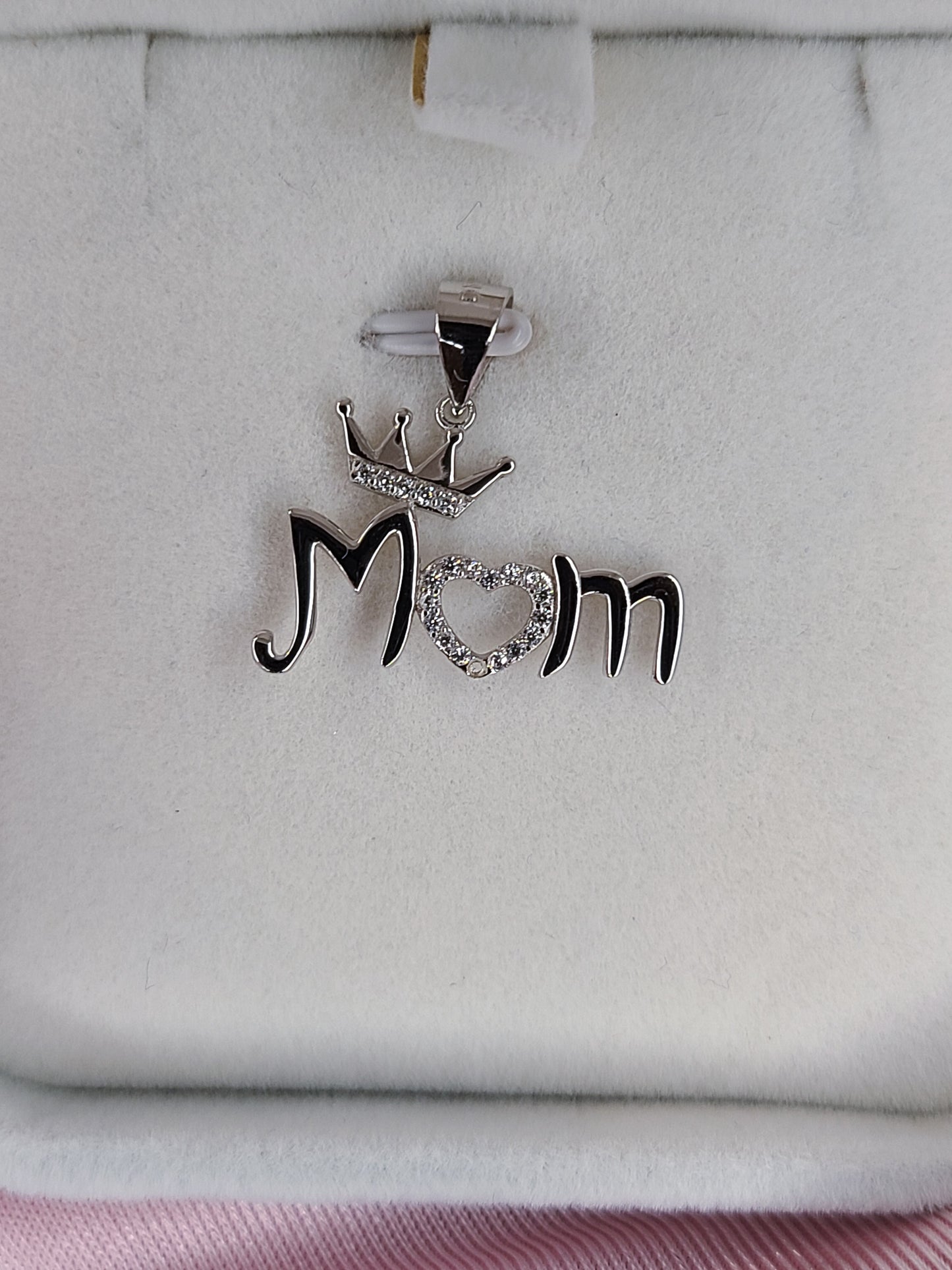 QUEEN MOM NECKLACE