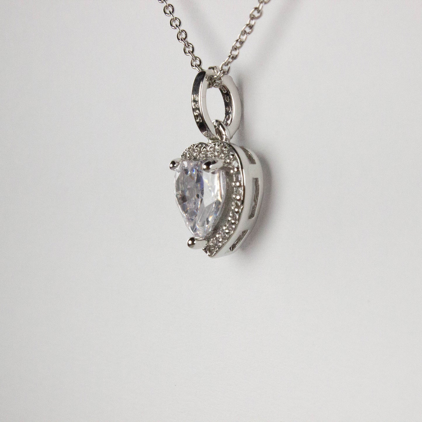 PRECIOUS ZIRCONIA HEART NECKLACE