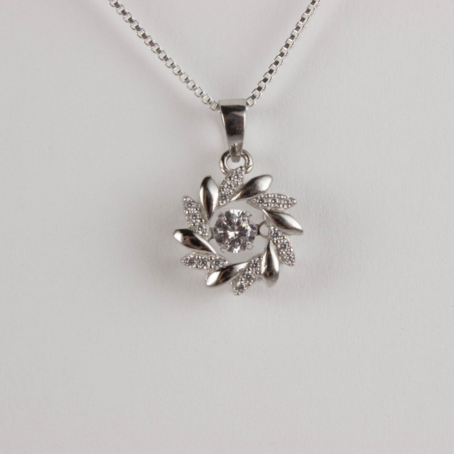 ENCHANTING FLOWER NECKLACE