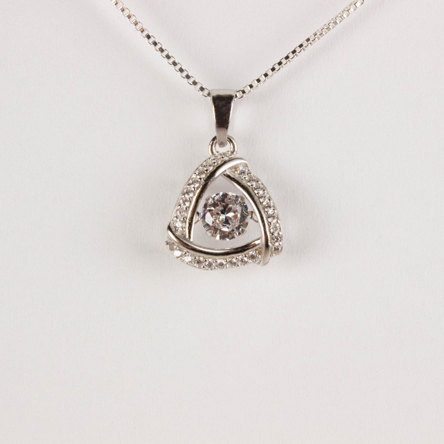 ALLURING TRIANGLE NECKLACE